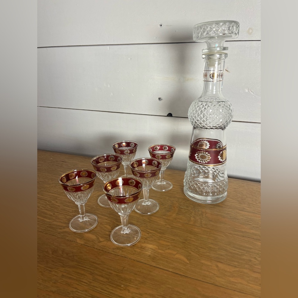 VINTAGE DECANTER SET – GOLD & RUBY DETAIL - Picture 4 of 10
